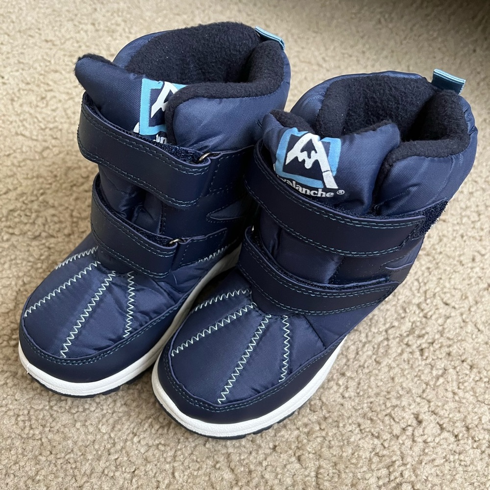 Avalanche snow boots❌sold❌